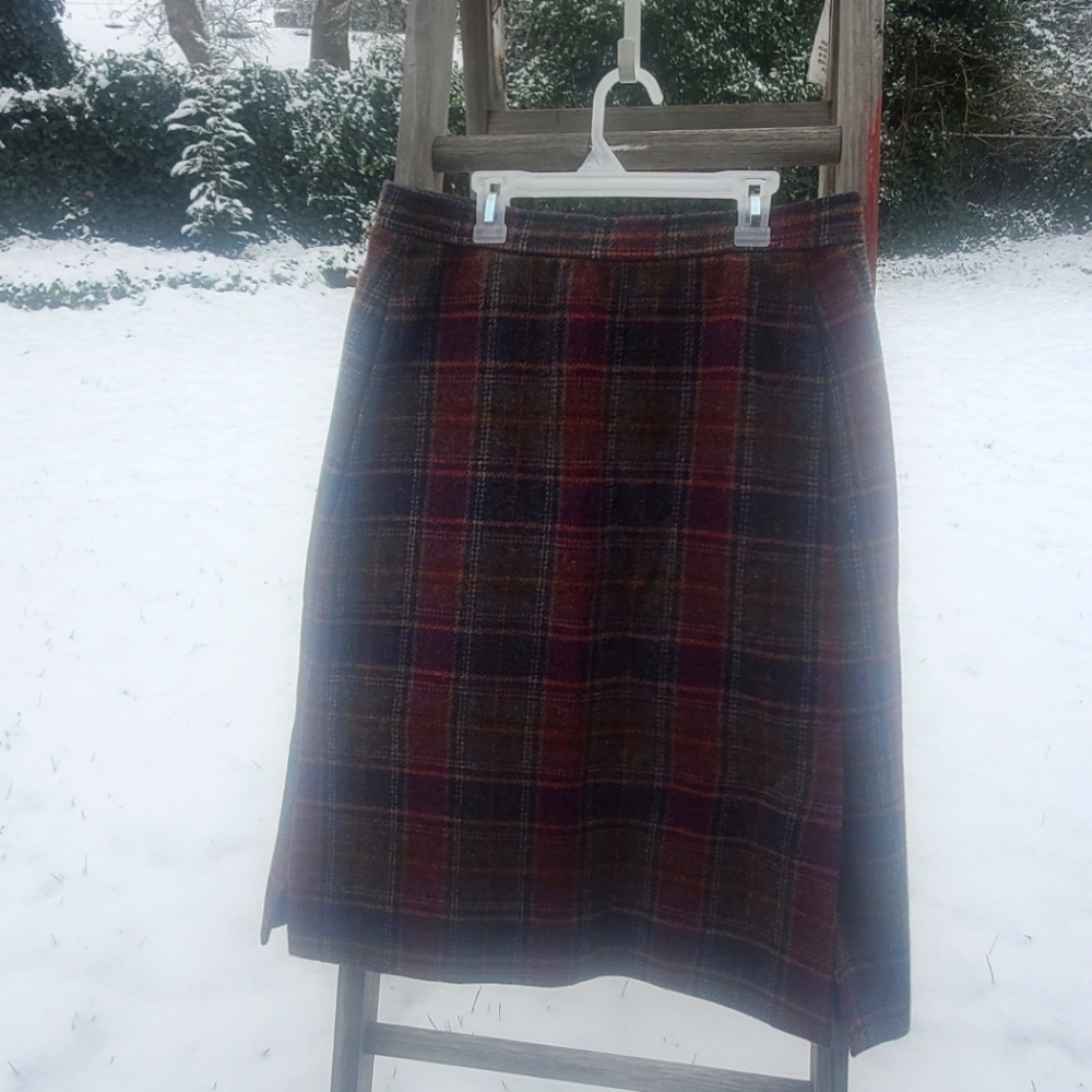 100%pure wool skirt. sz 18